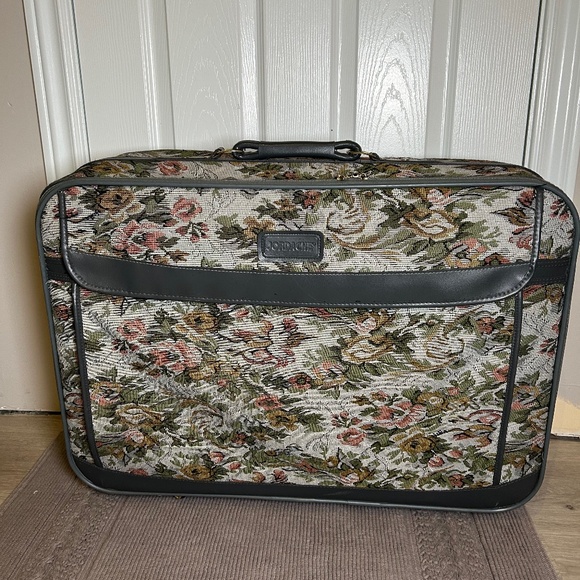 Vintage Suitcase w Matching Carryon - Picture 1 of 5